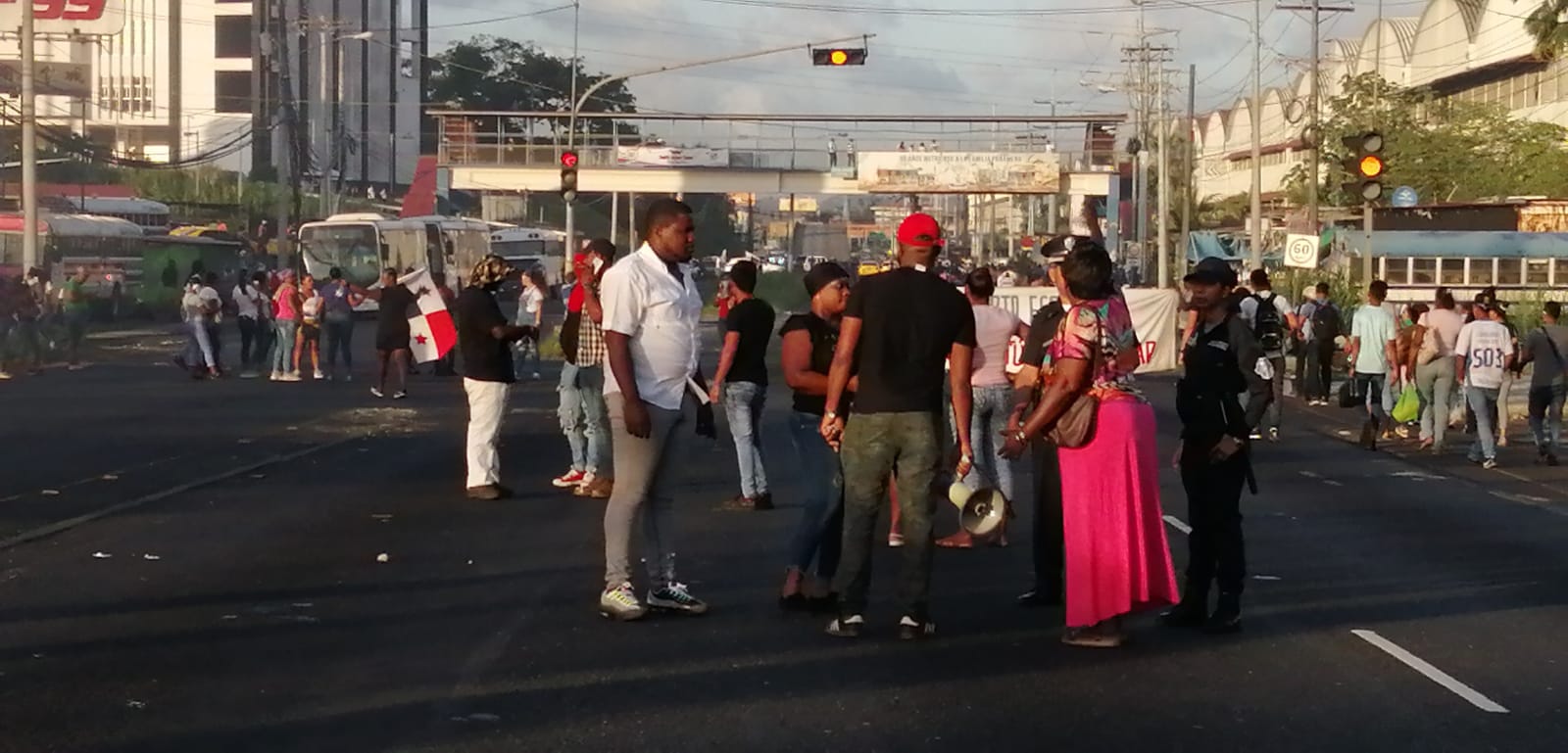 colon_protesta