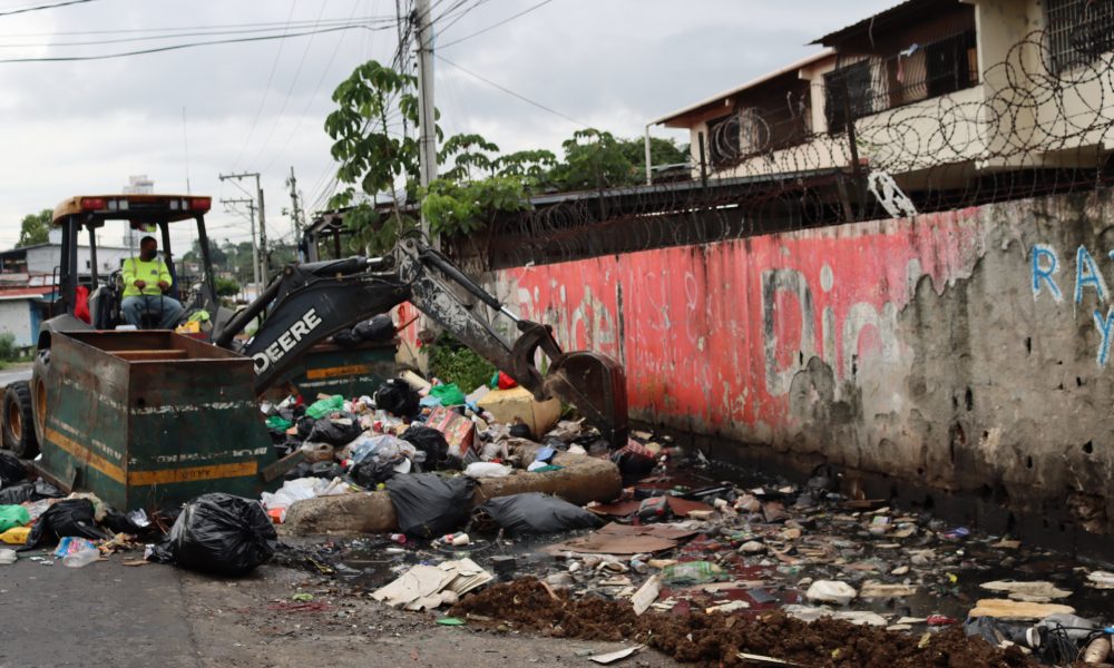 Buscan disminuir la cantidad de basura a lo largo de San Miguelito ...