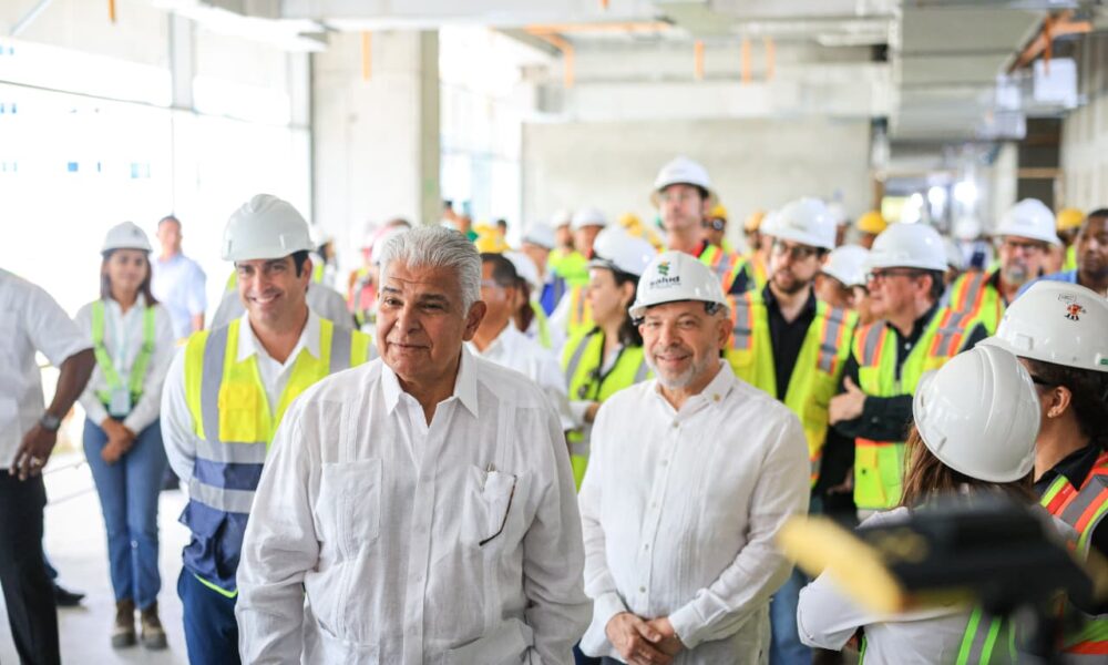 Presidente Mulino recorre obras del nuevo Hospital del Niño