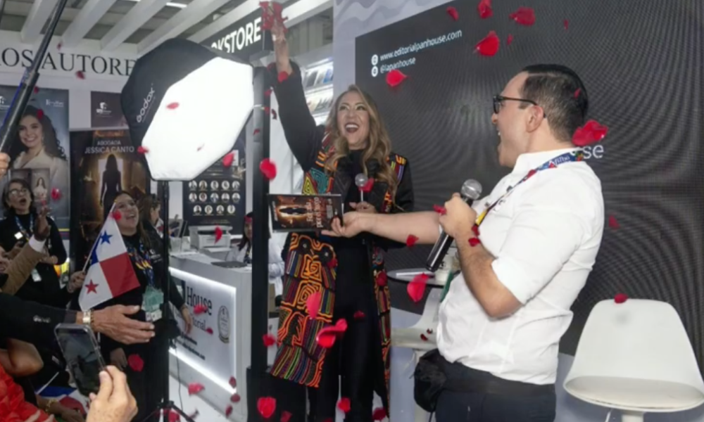 Abogada Jessica Canto presenta su novela «Forjada por el fuego»