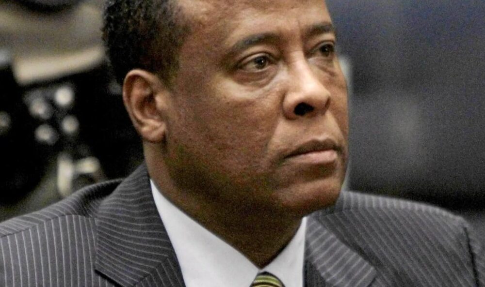 El médico vinculado a la muerte de Michael Jackson retoma su carrera fuera de EE.UU.