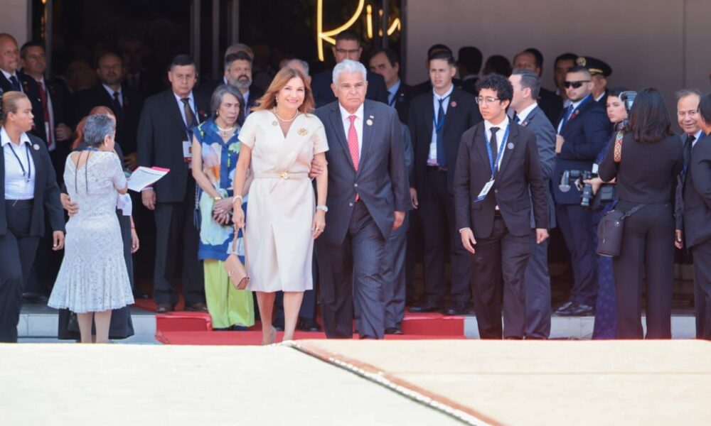 Mulino asistió a la toma de posesión de Laura Fernández