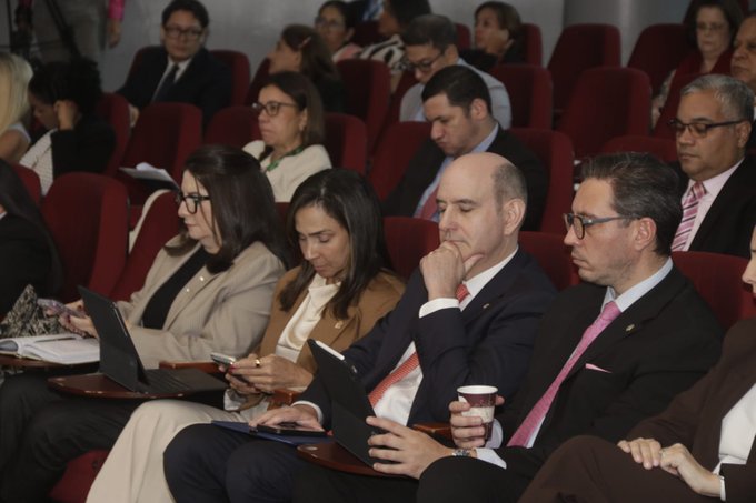 Inicia la discusión en primer debate del proyecto de sustancia económica