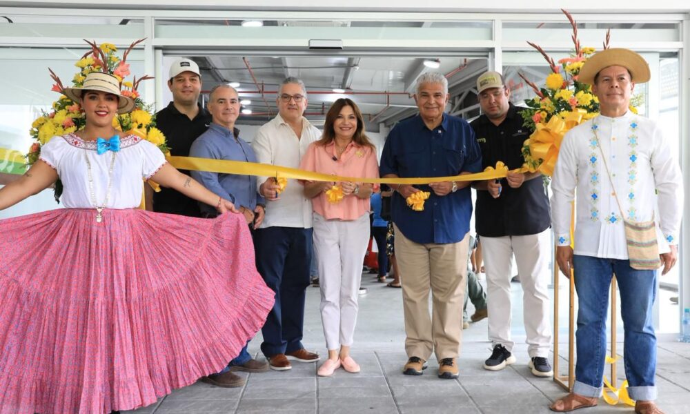 Presidente Mulino inaugura en Alcalde Díaz nueva Tienda del Pueblo