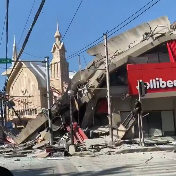 Potente terremoto de magnitud 7,8 sacude Filipinas